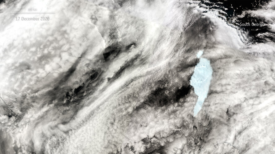 A-68A iceberg loses chunk of ice