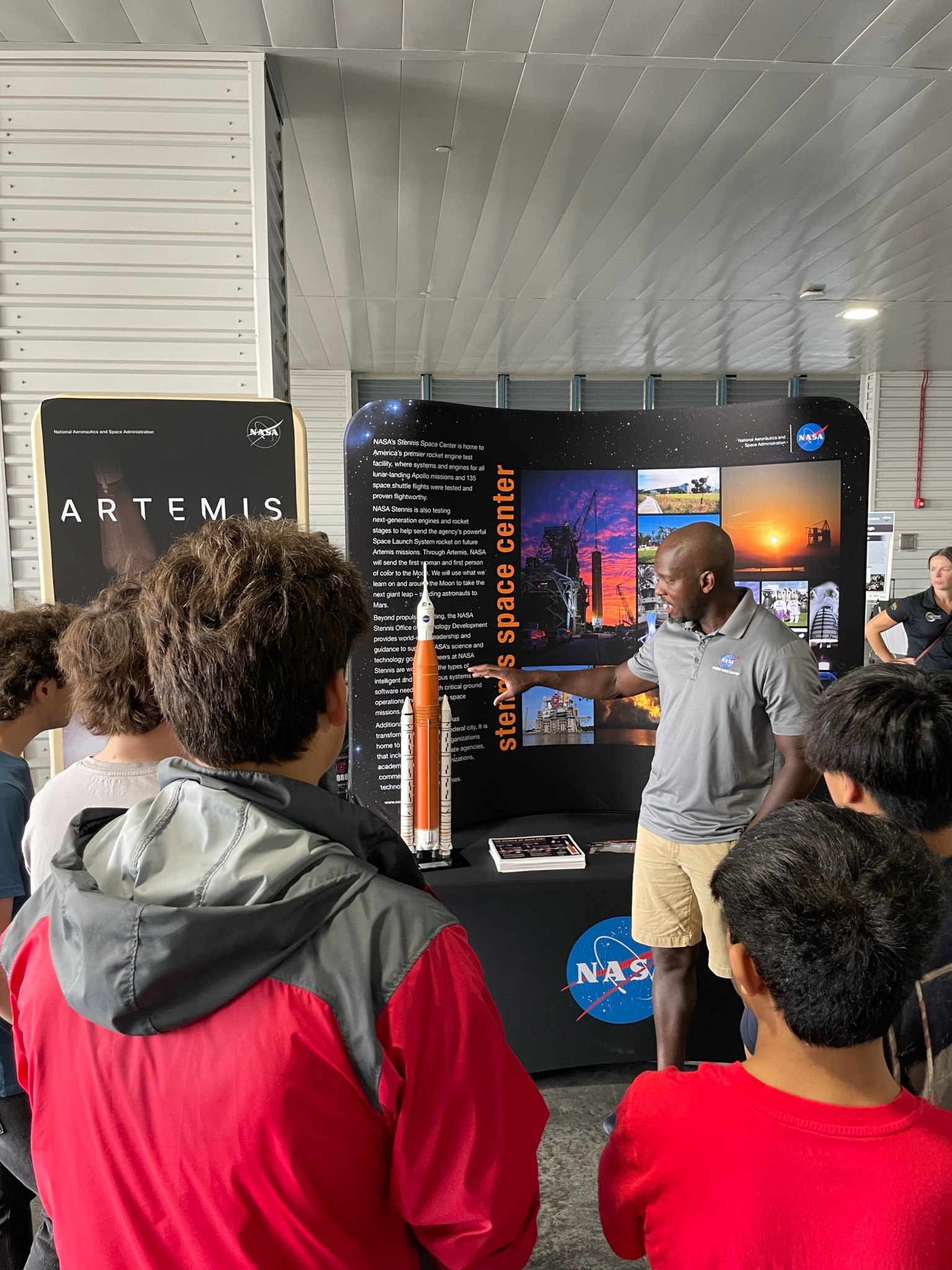 Nick Middleton speaks with local Mississippi high school students during the Advanced Naval Technology Exercise