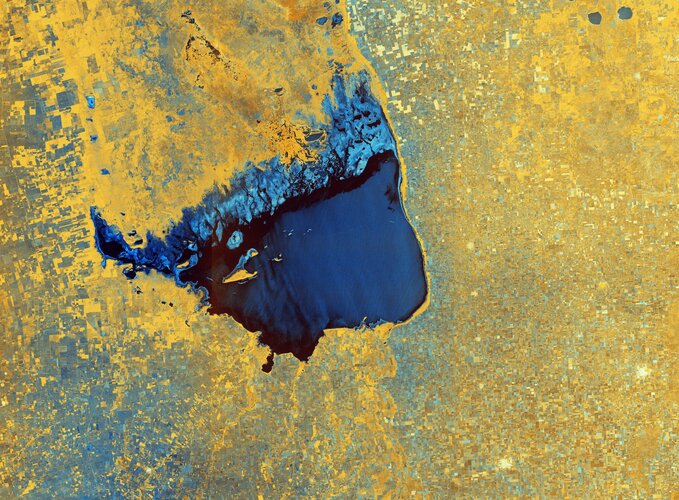 The Copernicus Sentinel-1 mission takes us over Lake Mar Chiquita – an endorheic salt lake in the northeast province of Córdoba, Argentina. 