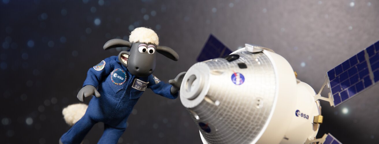 Shaun with model Artemis I spacecraft at Airbus in Bremen