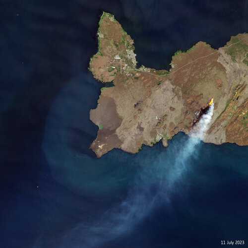 Smoke plume from the Litli-Hrútur volcano